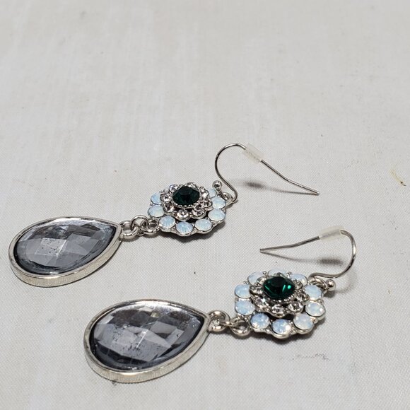 Bijou Silver Crystal Dangle emerald-green center fish hook Earring - Picture 6 of 6